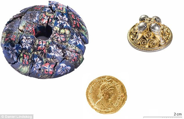 Các chuyên gia suy đoán những bộ hài cốt này thuộc về tầng lớp cầm quyền trên hòn đảo này.