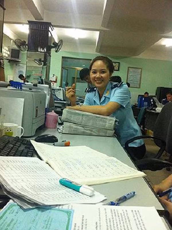 Mai Phương lựa chọn công việc trong ngành Hải quan.