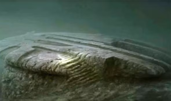 Nhiều người cho rằng, vật thể lạ này có nhiều điểm tương đồng giống với phi thuyền Millennium Falcon trong phim Chiến tranh giữa các vì sao với vẻ ngoài màu xám thép.