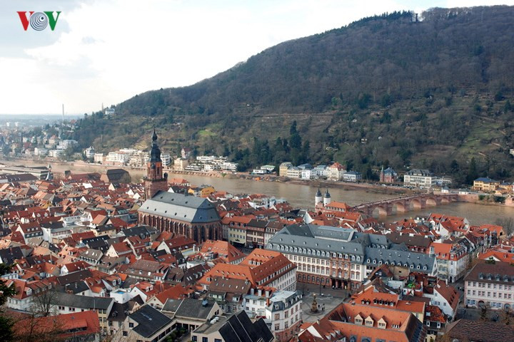 Việc xây dựng lại lâu đài cũng như thành phố bị trì hoãn và cho tới năm 1720, chính quyền thời đó đã quyết định dời đến Mannheim, nơi có một công trình kiến trúc Baroque lớn nhất của nước Đức.