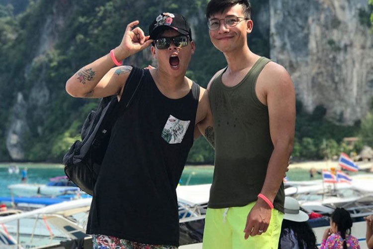 John Huy Trần là một biên đạo múa tài ba được khán giả biết đến nhiều qua các cuộc thi nhảy và game show trên truyền hình. Nam giám khảo không ngại công khai giới tính thật khi là người đồng tính. Vào ngày lễ Tình nhân 2017, anh dàn dựng một clip cầu hôn bạn trai công phu khiến mọi người vô cùng ngưỡng mộ.