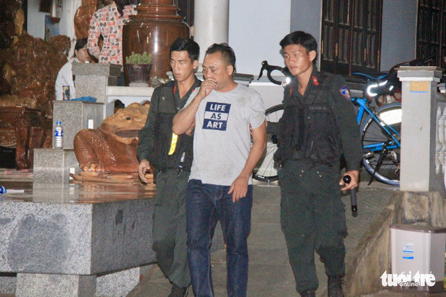 Ông trùm Phượng "râu" bị bắt khẩn cấp tại nhà riêng - Ảnh: TRUNG TÂN