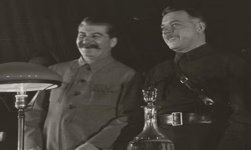 Theo đó, nhà lãnh đạo Stalin đóng vai trò quan trọng trong lịch sử nước Nga.