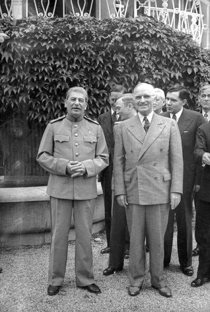 Vào năm 1922, nhà lãnh đạo Stalin được bầu làm Tổng Bí thư Ban Chấp hành Trung ương Đảng.