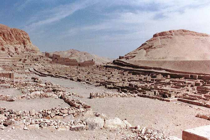 Số phận của Paneb khi đối diện với những cáo buộc trên là câu hỏi của nhiều người. Theo nhà khảo cổ học Rowland Enmarch thuộc ĐH Liverpool, quan hệ bất chính với phụ nữ đã có gia đình trong xã hội Ai Cập cổ đại luôn được xem là hành vi suy đồi đạo đức. Mọi chuyện sẽ còn tệ hơn nếu đó là hành vi hãm hiếp.