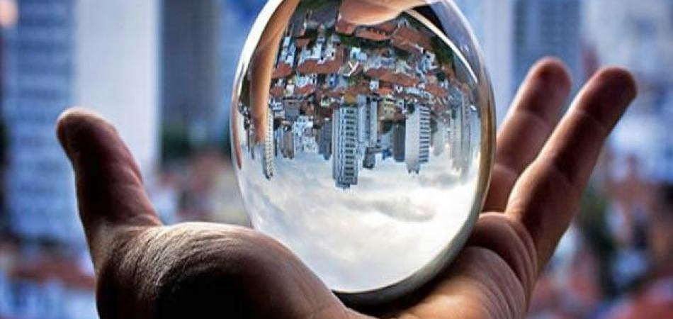 Khi ở vị thế đó, cậu bé đã đùa cợt, hả hê trên nỗi đau khổ của những người vô tội bị sát hại. Chính vì những hành động tồi tệ đã gây ra ở kiếp trước mà kiếp này cậu phải trải qua bệnh tật, gian khổ.