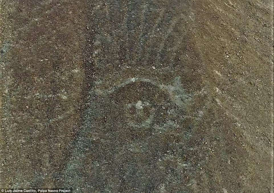 Những hình vẽ khổng lồ này được bảo tồn hàng ngàn năm mà không hề bị cát và đất che lấp nhờ điều kiện khí hậu ở đây khô, không có gió và nhiệt độ ổn định.