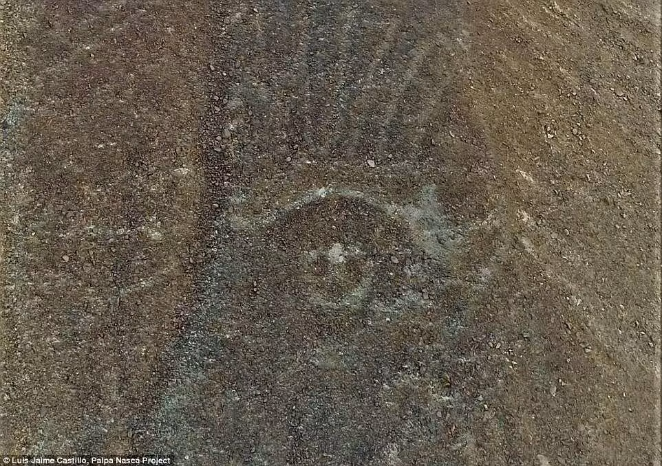 Những hình vẽ khổng lồ này được bảo tồn hàng ngàn năm mà không hề bị cát và đất che lấp nhờ điều kiện khí hậu ở đây khô, không có gió và nhiệt độ ổn định.