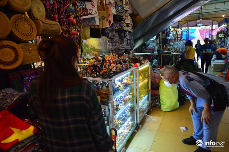 Trải qua quãng thời gian lịch sử hơn 200 năm, chợ Đồng Xuân cũng là một trong những điểm nhấn văn hóa, du lịch của Hà Nội.