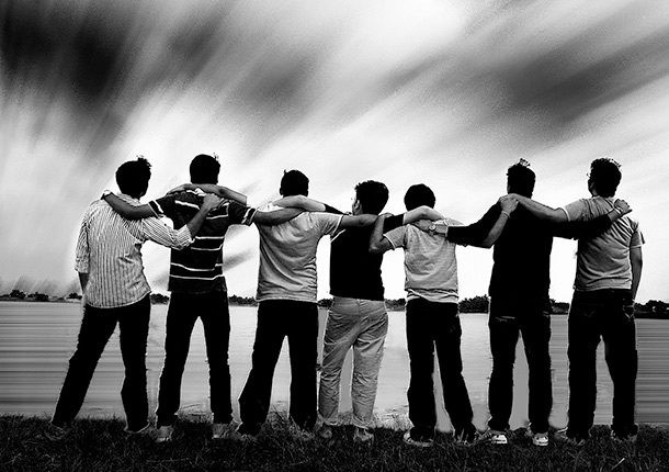 Một nghiên cứu cho thấy cả nam giới và phụ nữ có nhiều bạn bè cho đến năm 25 tuổi. Khi qua độ tuổi trên, số bạn bè của cả hai giới giảm dần.