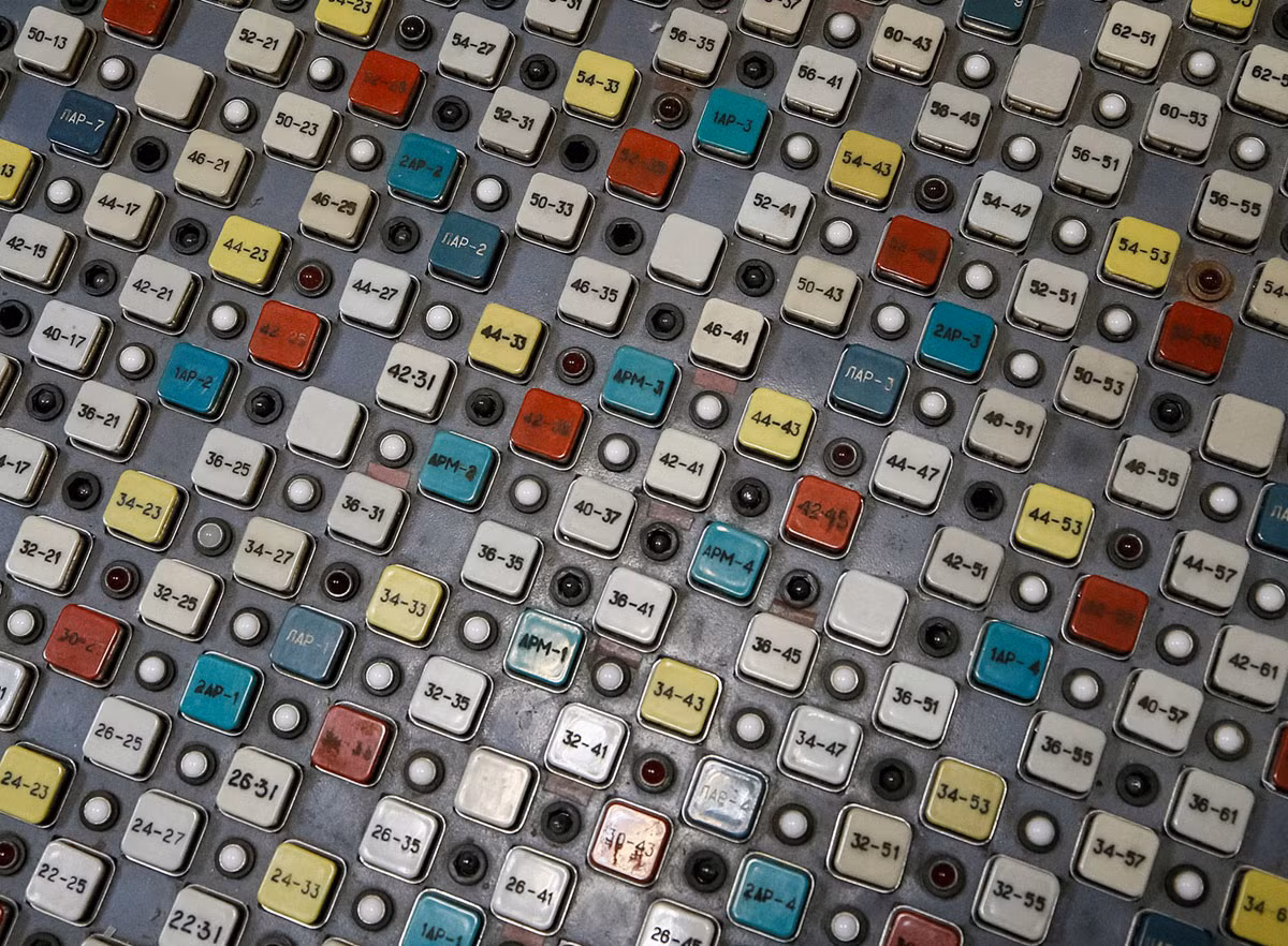 Bảng điều khiển bên trong phòng điều khiển của lò phản ứng số 3 tại nhà máy Chernobyl.