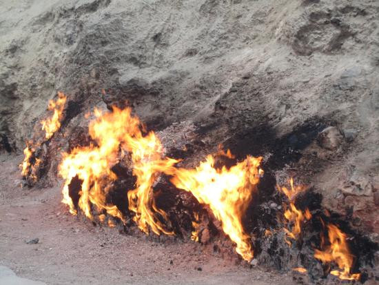 Do vậy, người ta gọi những dòng suối đặc biệt này là Yanar Bulaq hay dòng suối bốc cháy.