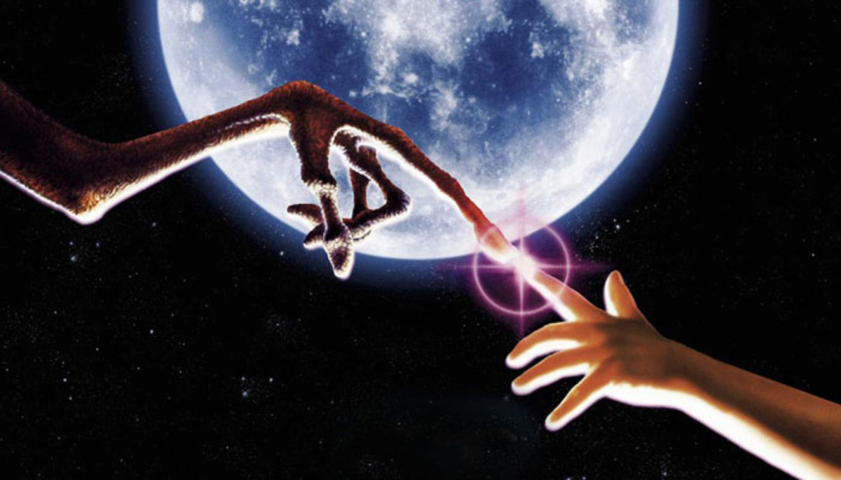 Lời tiên tri thú vị nhất được mọi người quan tâm là liệu con người có đơn độc trong vũ trụ hay không. “Tôi dự đoán rằng 200 năm tới, chúng ta sẽ tìm ra một chủng loài mới, không phải từ Trái đất mà là từ các thiên hà xa xôi. Chúng ta sẽ sống cùng với họ. Hy vọng trong tương lai, mọi người có thể xác thực được những lời tôi nói hôm nay là đúng hay sai”, trích một phần trong đoạn băng ghi âm năm 1933.