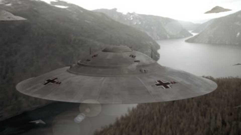 Một số chuyên gia còn suy đoán phát xít Đức đã xây dựng một cơ sở quân sự, có liên quan đến những vật thể bay không xác định ở Nam Cực. Trên vách của những căn cứ này, người ta còn phát hiện những đồ vật có in hình chữ thập.