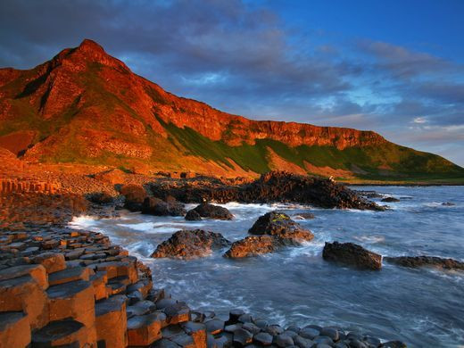 Khi một cột đá bazan đạt tới nhiệt độ của môi trường xung quanh và giữ nguyên hình dạng lục giác thì quá trình nguội cũng diễn ra với các cột đá khác ở xung quanh nó.