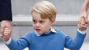 Đứng thứ ba trong danh sách kế vị ngai vàng của Hoàng gia Anh là Hoàng tử George - con cả của Hoàng tử William và Công nương Catherine.