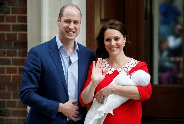 Mới đây, Hoàng gia Anh có tin vui khi công nương Kate mới hạ sinh người con thứ 3 cho Hoàng tử William. Tiểu hoàng tử này là người chắt thứ 6 của Nữ hoàng Anh. Theo đó, danh sách kế vị ngai vàng của Hoàng gia Anh tiếp tục được nối dài.
