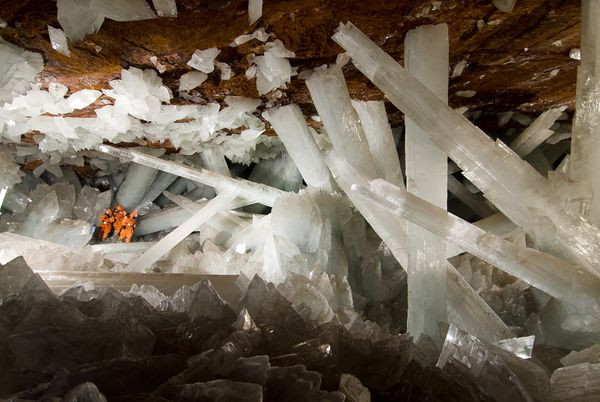 Do Cave Of Crystals rất nóng với nhiệt độ không khí lên tới 58 độ C nên con người chưa tiếp cận, khai thác nhiều.