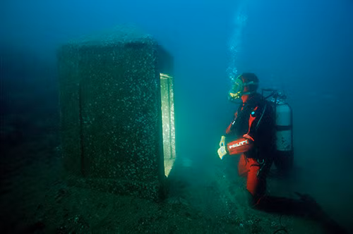 Giới chuyên gia khảo cổ cũng tìm thấy nhiều tượng đá, đồng xu, đồ trang sức và tàn tích của các cổ vật khác tại nơi đây trong tình trạng khá tốt.