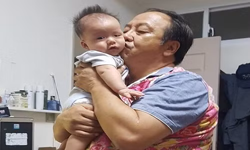 Ong noi dang yeu nhat “Vinh Bac Bo”, mac ao cua ba de do chau-Hinh-4