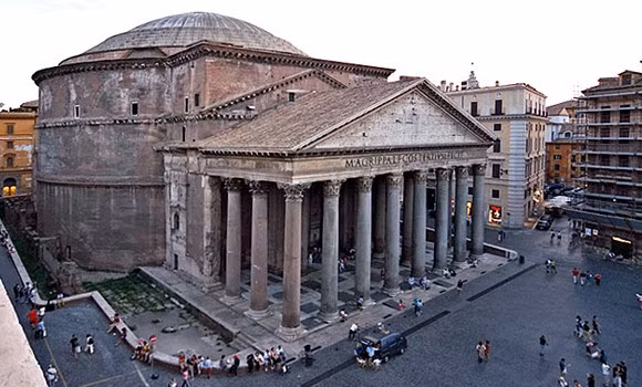 Đền Pantheon nổi tiếng thế giới ở Rome, Italy được xây dựng vào khoảng những năm 118 - 125 trước Công nguyên.