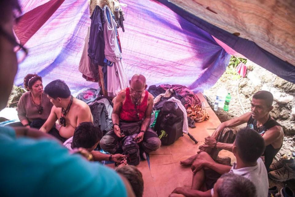 Theo Angelito, khi để xương ngậm trong miệng thì nó sẽ giúp người đó tàng hình trước mắt của kẻ thù hoặc ít nhất là đối phương không nhận thấy sự hiện diện của họ.