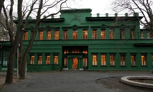 Một số biệt thự của các nhà lãnh đạo Liên Xô được xây dựng ở khu vực ngoại ô, cách thủ đô Moscow không xa.