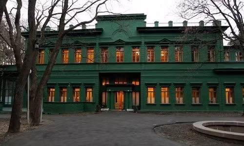 Một số biệt thự của các nhà lãnh đạo Liên Xô được xây dựng ở khu vực ngoại ô, cách thủ đô Moscow không xa.