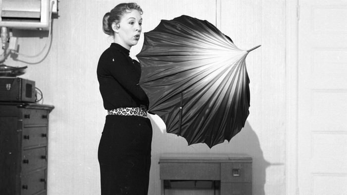 Nhiều nước trên thế giới trong đó có Ai Cập tin rằng việc mở ô trong nhà là điềm xấu.