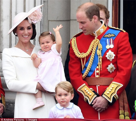 Tiểu công chúa Anh Charlotte Elizabeth Diana là người đứng thứ 4 theo thứ tự thừa kế ngai vàng. Charlotte là công chúa Anh đầu tiên không phải đối mặt với sự phân biệt giới tính trong hoàng gia. Nguyên do là vì Hoàng gia Anh có sự thay đổi trong quy tắc phong vương năm 2011.