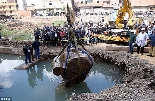 Trong thời gian trị vì, pharaoh Psamtik I đã có mối quan hệ gần gũi với người Hy Lạp. Ông hoàng Ai Cập này khuyến khích người dân Hy Lạp đến định cư cũng như để họ gia nhập lực lượng quân đội.