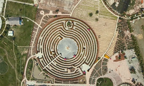 Me cung khong lo, hoa tam giac mach hut gioi tre thu do