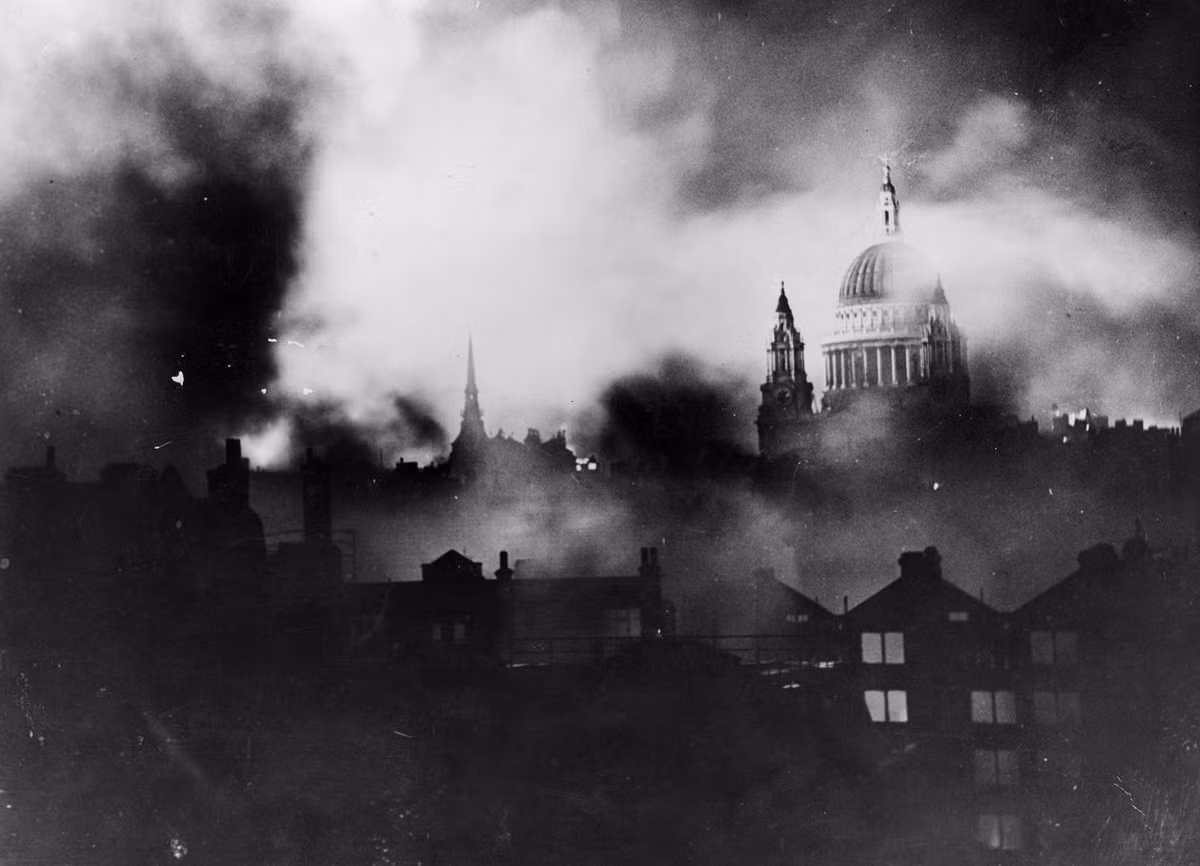 Diễn ra từ ngày 10/7 - 31/10/1940, Hitler đã triển khai 2.550 máy bay trong khi phía Anh có 1.963 chiếc đối đầu nhau trong trận không chiến ở Anh.