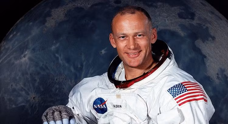 Người dân càng chú ý hơn khi các chuyên gia mới thông báo về việc thực hiện bài kiểm tra nói dối trên lời kể của các phi hành gia, bao gồm: Al Worden, Buzz Aldrin, Gordon Cooper và Edgar Mitchell.