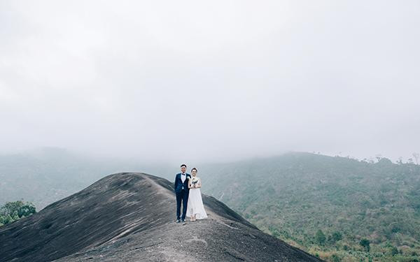 Cả hai đã rong ruổi và dắt tay thong dong khắp thành phố, hay đến thác Trinh Nữ, khu Đá Voi Yang-tao,… để thực hiện những khoảnh khắc một đời này.