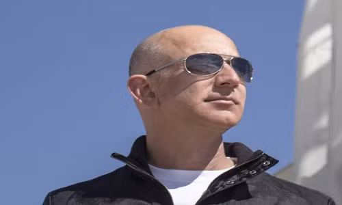 Jeff Bezos, người sáng lập và CEO của Amazon, đã làm thay đổi ngành thương mại điện tử với các ý tưởng đột phá. Ảnh: GeekWire.