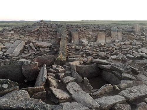 Kim tự tháp Djoser ở Ai Cập được xây dựng vào khoảng năm 2.700 trước Công nguyên để chôn cất Pharaoh Djoser. Lăng mộ có cấu trúc kim tự tháp không chỉ có ở Ai Cập mà còn được tìm thấy ở nhiều nơi trên thế giới như Mexico và Trung Quốc, nhưng đây là lần đầu tiên các nhà khoa học tìm thấy kim tự tháp ở Kazakhstan.