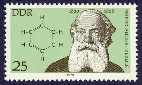 Bất ngờ, ông nhìn thấy hai nguyên tử nhỏ liên kết với nhau theo cặp. Một nguyên tử lớn hơn gắn chặt với hai nguyên tử nhỏ hơn, đồng thời những nguyên tử lớn hơn liên kết với nhau thành chuỗi.