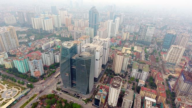 Trước đó, phát biểu tại buổi tổng kết của Sở Quy hoạch và Kiến trúc Hà Nội chiều 4/1/2017, Chủ tịch UBND TP Hà Nội Nguyễn Đức Chung cho rằng, thành phố Hà Nội đã không tận dụng được giá trị bất động sản trong rất nhiều năm, gây lãng phí. “Giờ chúng ta phải trả giá vì đã làm quy hoạch băm nát Hà Nội”, ông Chung nói.