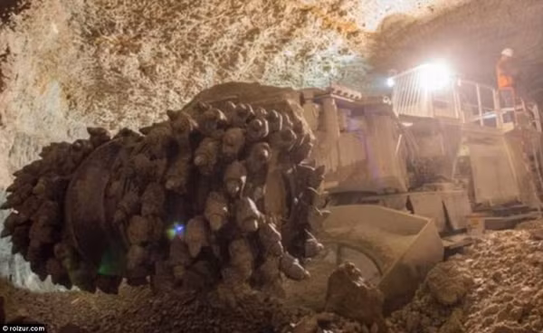 Công trình được khởi công xây dựng từ năm 2015, dự kiến hoàn tất trong khoảng cuối năm 2018. Nó cũng được cho là đủ sức chứa nơi chôn cất trong vòng 25 năm tới.