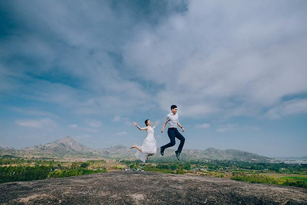 Trong lần gặp mặt định mệnh khi cùng tham gia du lịch ở Trung Quốc, anh chàng đã không bỏ lỡ cơ hội tỏ tình và nhận được cái gật đầu đồng ý của cô nàng.