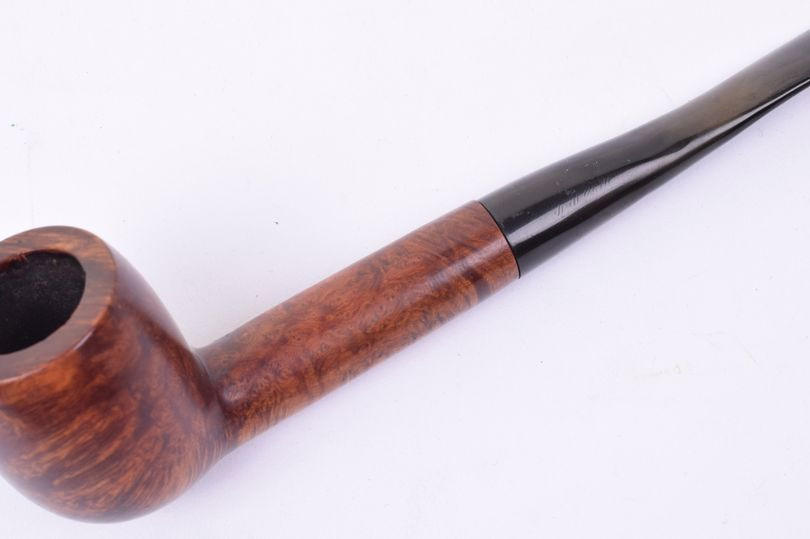 Chiếc tẩu này được các nhà khoa học thiết kế có hình dáng giống như những chiếc tẩu thông thường.