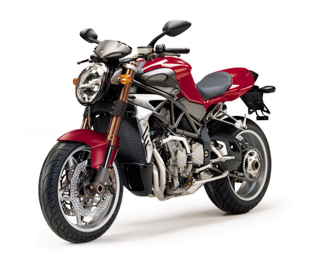 3. MV Agusta Brutale: MV Agusta Brutale thế hệ cũ (động cơ 4 xi-lanh) sẽ được khai tử vào cuối năm nay, tuy nhiên phiên bản tiêu chuẩn Euro4 sẽ sớm trở lại. Hãng xe cho biết Brutale mới vẫn sử dụng động cơ DOHC 4 xi-lanh, 909,1 cc với nhiều trang bị tốt hơn. Đối với các tín đồ có niềm đam mê với phiên bản hiện tại thì đây là thời điểm thích hợp để mua một chiếc MV Agusta Brutale chuẩn Euro3.