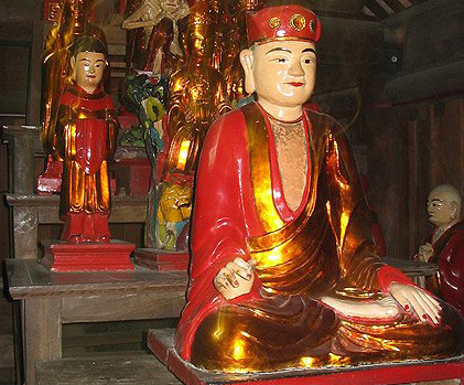 Một lúc sau, binh sĩ vội vã chạy về báo cho vua Tống rằng tất cả đồng trong kho đều chui vào tay nải của thiền sư. Khi nhà vua và quan quân đến nơi thì Thiền sư Nguyễn Minh Không đã sử dụng tuyệt kỹ khinh công trở về nước.