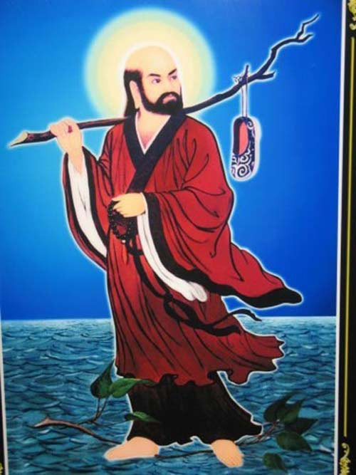 Theo truyền thuyết, Bồ Đề Đạt Ma được người đời nhớ đến bởi những màn khinh công ấn tượng. Bồ Đề Đạt Ma đã thi triển tuyệt kỹ chạy trên nước khi vượt sông Trường Giang trong lúc rời bỏ Lương Võ Đế, sang Bắc Ngụy.