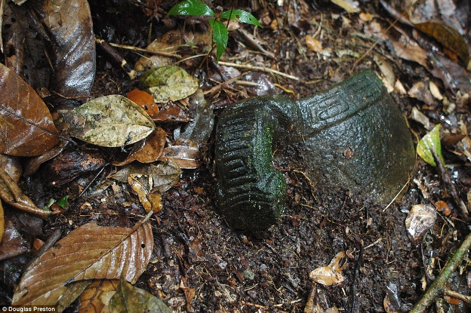 Tại đây, các chuyên gia khảo cổ tìm thấy nhiều cổ vật giá trị như các tác phẩm điêu khắc và đồ tạo tác bằng đá như chai lọ, bát có niên đại từ năm 1000 - 1500.