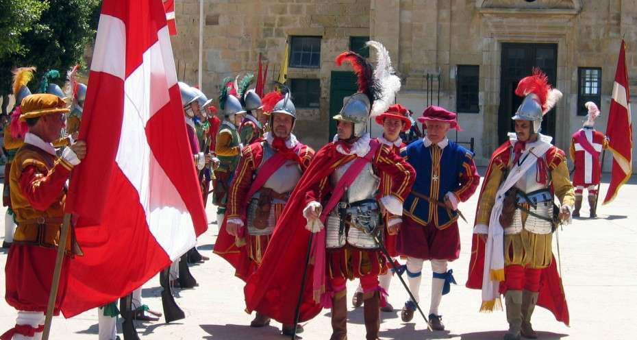 Các thành viên của quốc gia này tổ chức lễ diễu hành và nhiều sự kiện trên khắp thế giới, như lễ Omagh ở Bắc Ireland vào ngày St. Patrick. Ngoài ra, họ còn tham gia nhiều chương trình và sự kiện tình nguyện, hỗ trợ cộng đồng quốc tế.