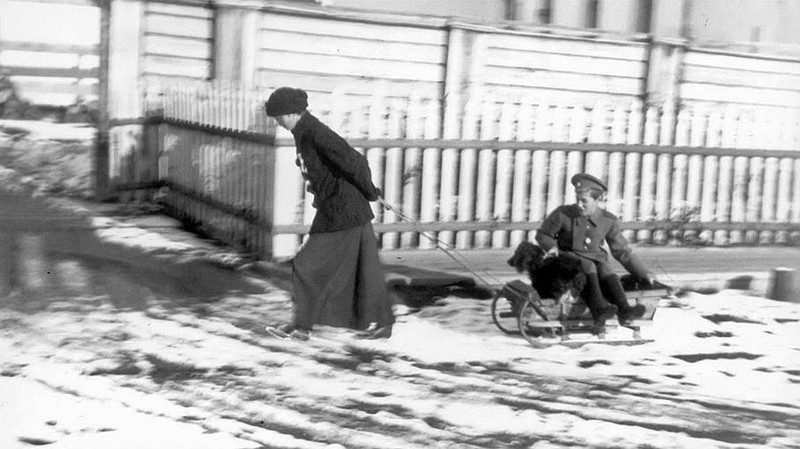 Trong thời gian sống ở Tobolsk, các thành viên trong gia đình Sa hoàng Nicholas II sống mà không biết tương lai sẽ ra sao.