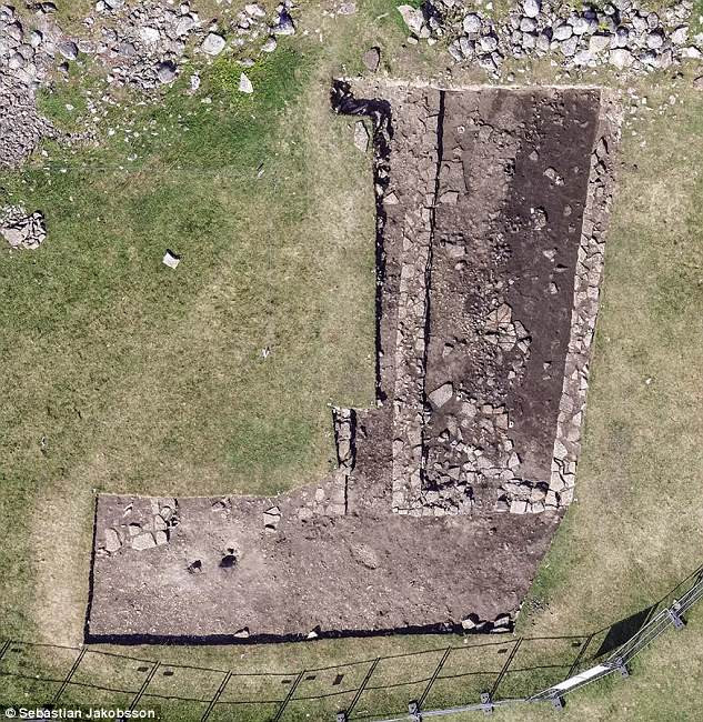 Các nhà nghiên cứu còn tìm thấy thi hài một trẻ sơ sinh trong số hàng chục bộ hài cốt được tìm thấy tại ngôi làng nhỏ trên đảo Oland.