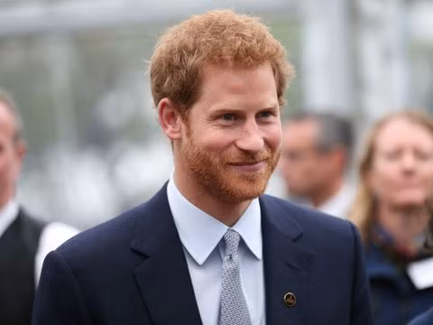 Hoàng tử Harry từng đứng thứ 3 trong danh sách kế vị ngai vàng, sau cha và anh trai. Tuy nhiên, vị trí này đã thay đổi sau khi công tước và công nương xứ Cambridge sinh 3 người con (2 hoàng tử và 1 công chúa). Hiện Hoàng tử Harry xếp thứ 6 trong danh sách kế vị ngai vàng của Hoàng gia Anh.